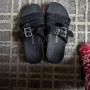 Vionic Skylar Back Sandals. Worn twice like
